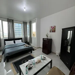 Corniche Street - Extremely Unique Room Abu Dhabi