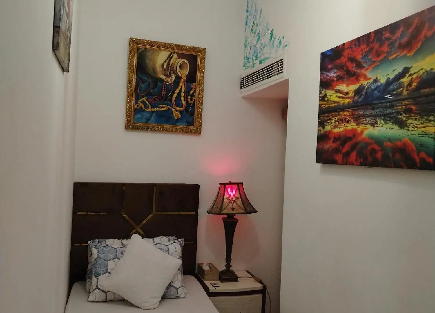 Homestay Frank Spaces Abu Dhabi
